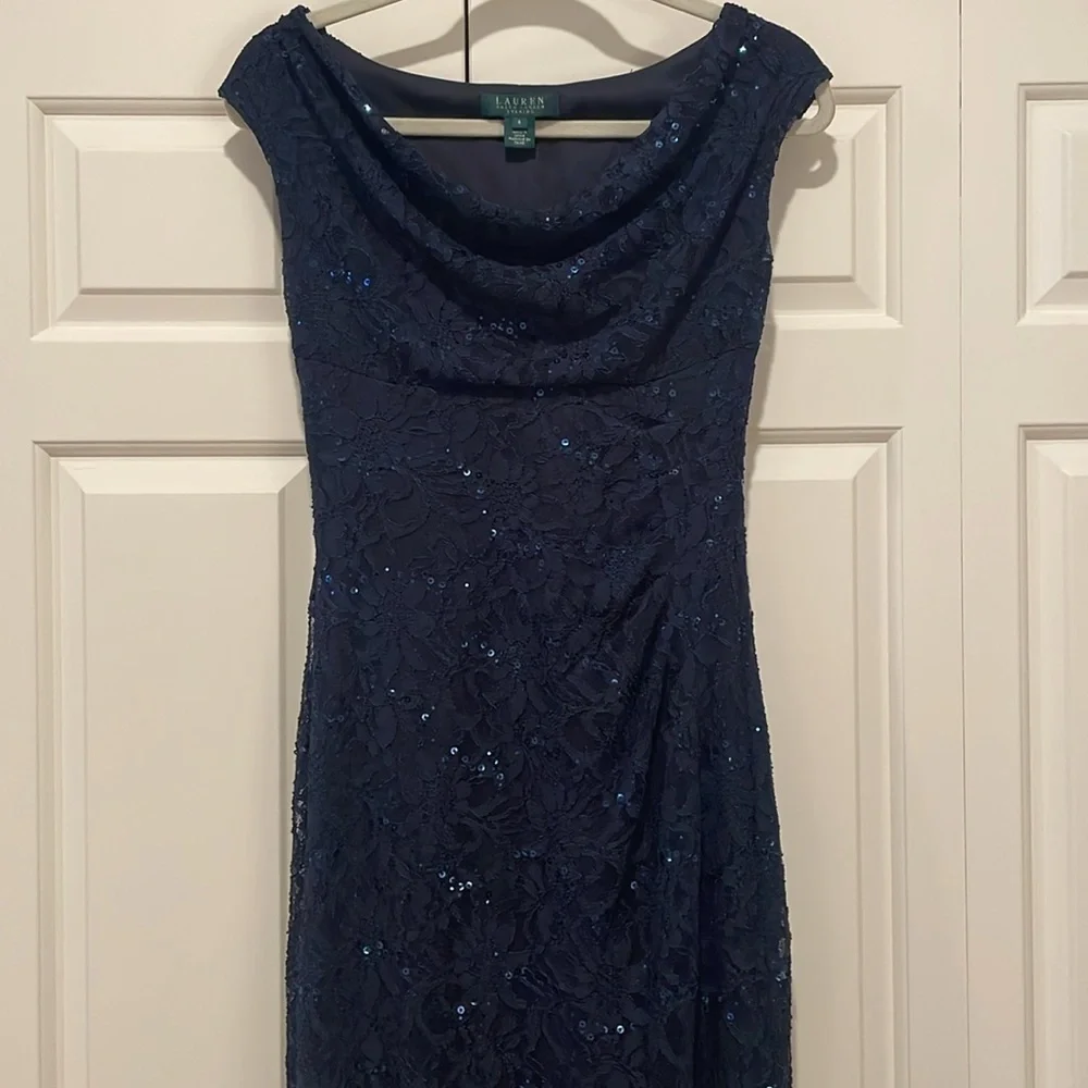 LAUREN - RALPH LAUREN EVENING.  Navy lace and sequin long gown - Picture 2 of 8